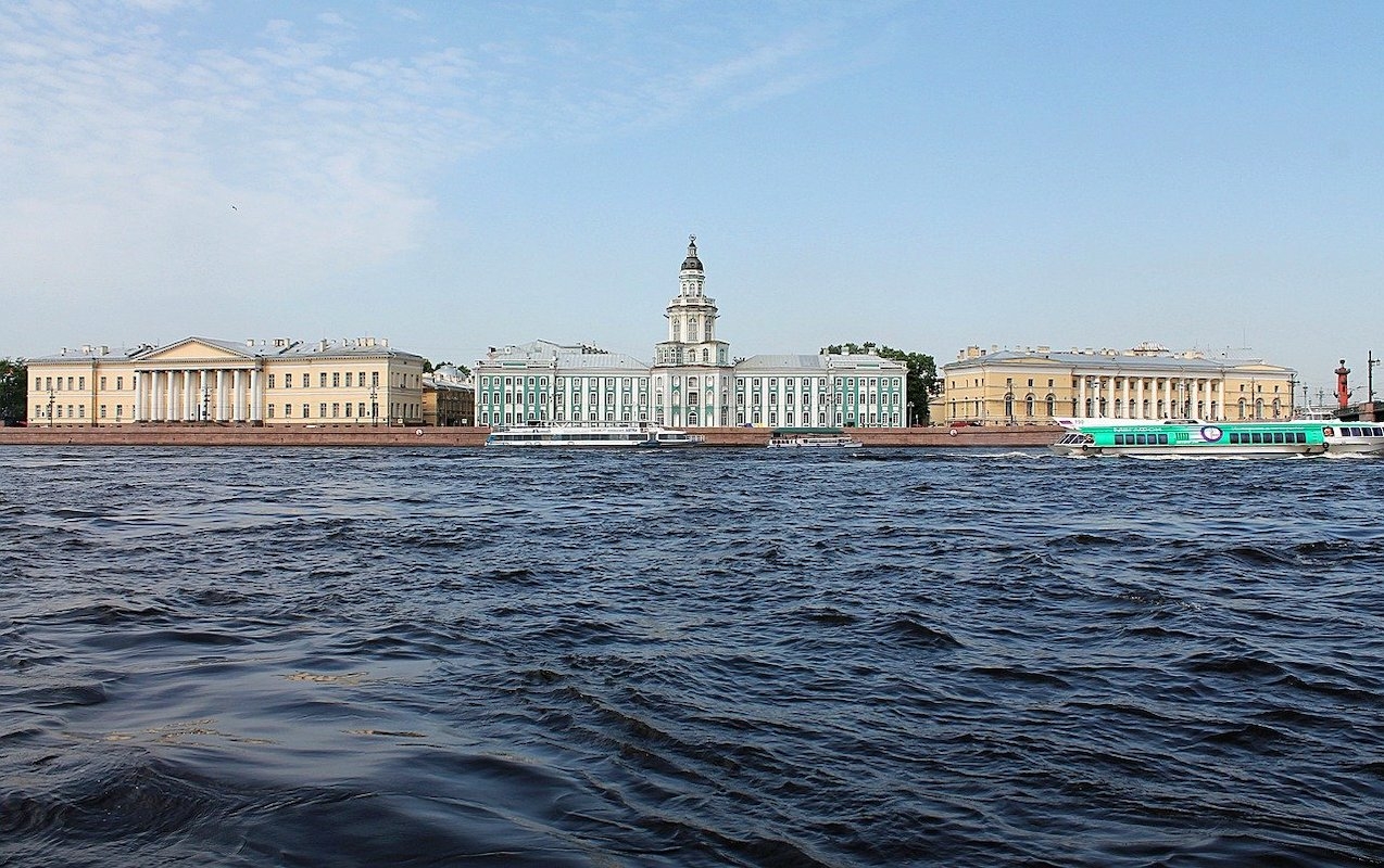 На водных объектах Петербурга ожидаются волны в метр высотой