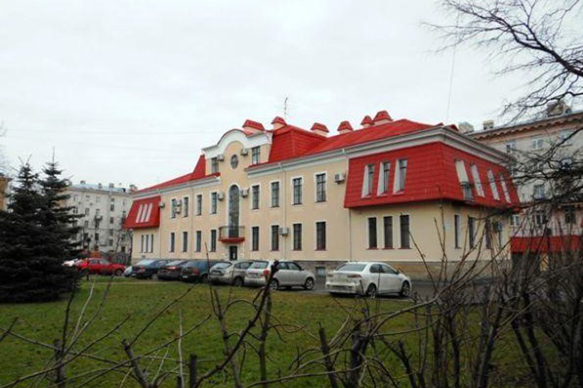 «Газпром» продает особняк на Синявинской улице за 200 млн рублей