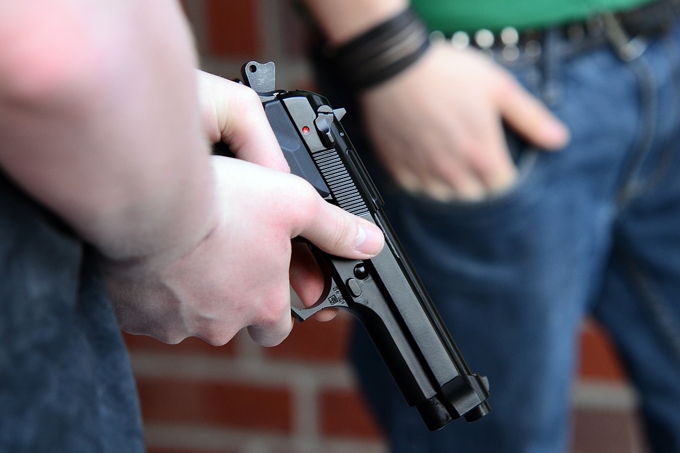 Мужчина с игрушечным пистолетом был задержан в Красном селе