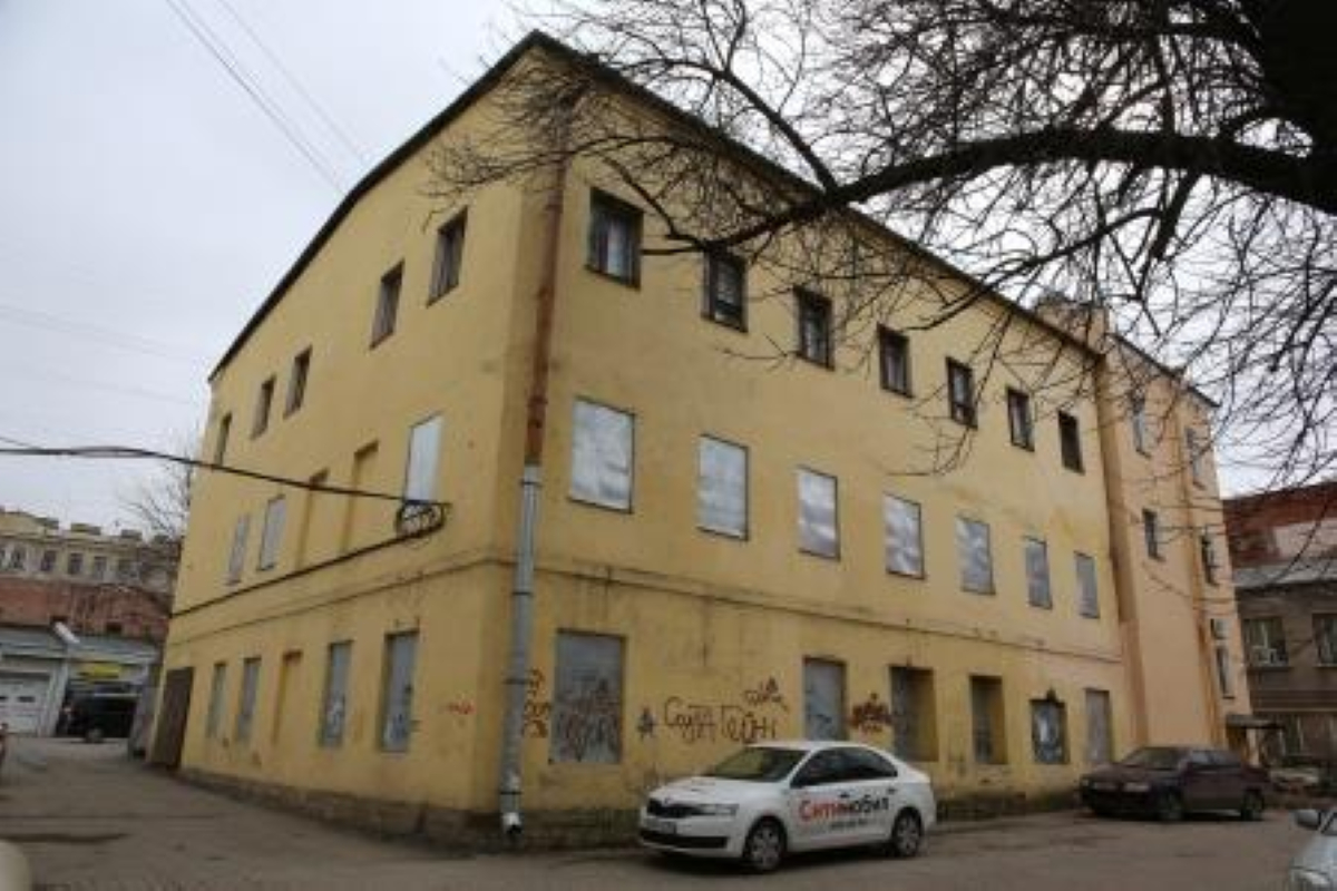 Некий Дмитрий Барисевич купил здание в Петербурге за 48 млн рублей