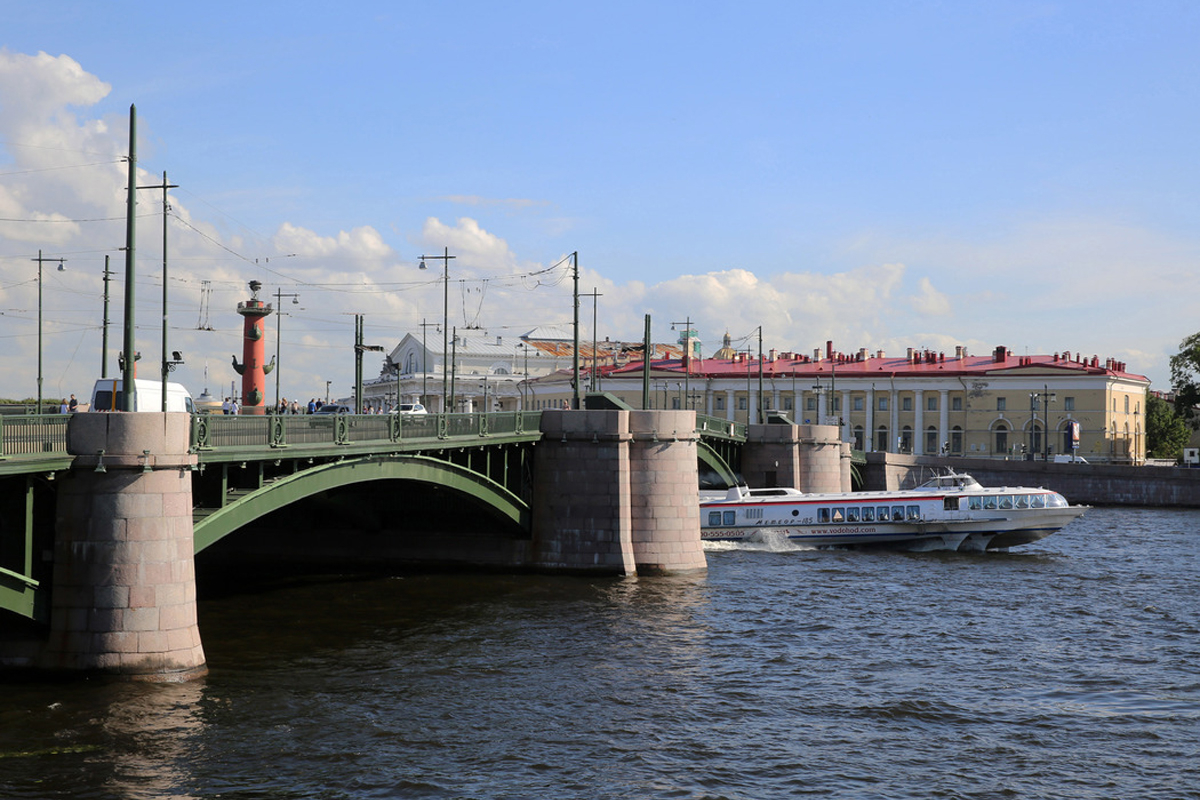 Биржевой мост в Петербурге закрывается для движения с 1 октября