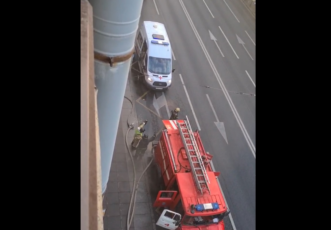 Воскресным утром пожарные спасли бар на Московском проспекте в Петербурге