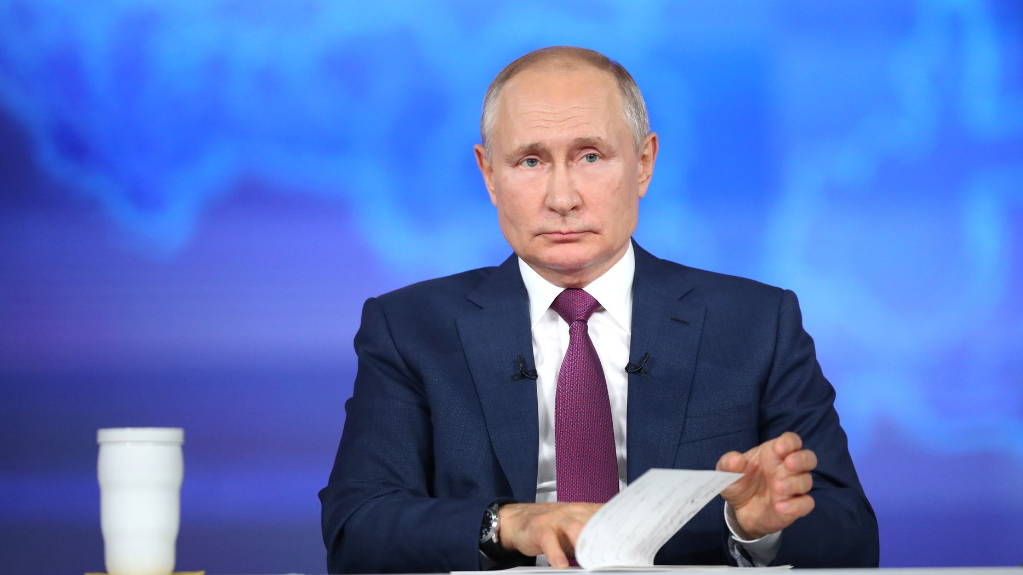 Путин поручил правительству увеличить зарплаты и снизить уровень бедности в РФ в 2023 году