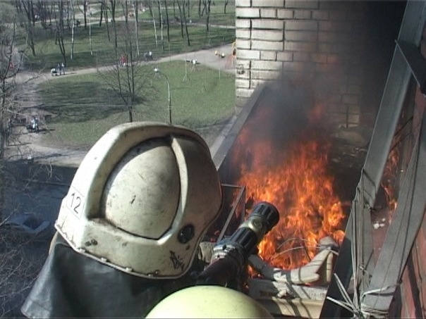 При пожаре на улице Академика Лебедева пострадал человек