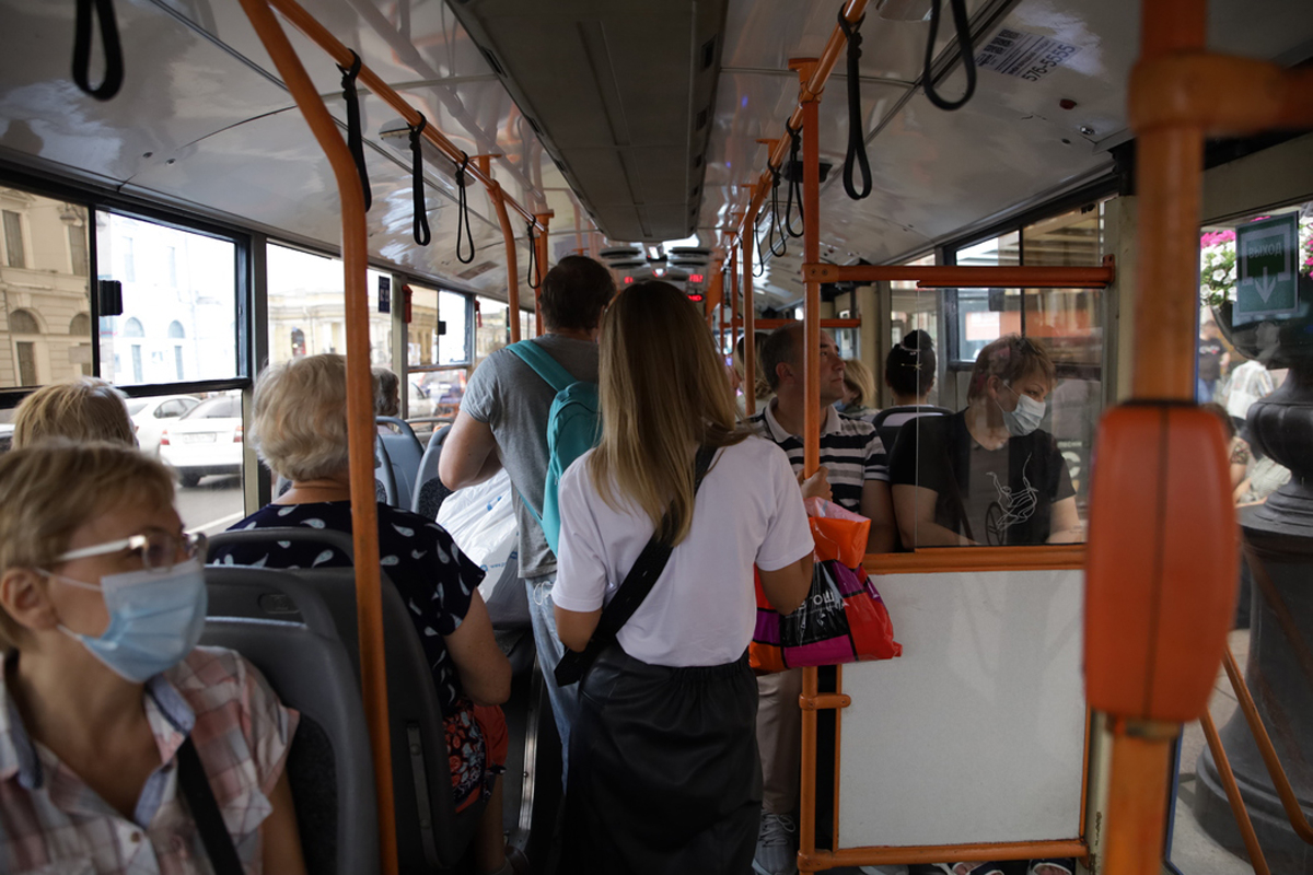 В Петербурге за отсутствие масок оштрафовали 150 пассажиров и водителей транспорта