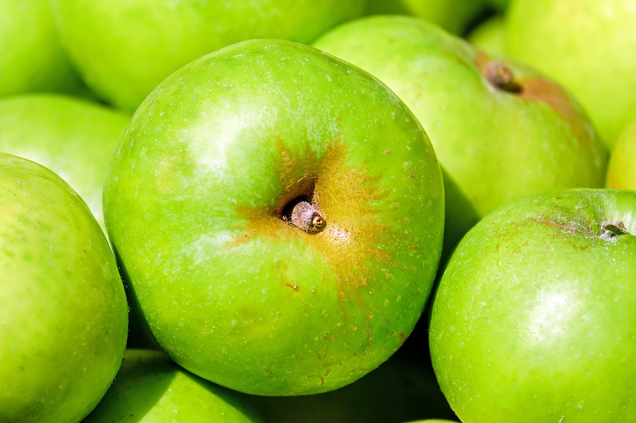 Эндокринолог рассказала, кому нельзя есть зеленые яблоки