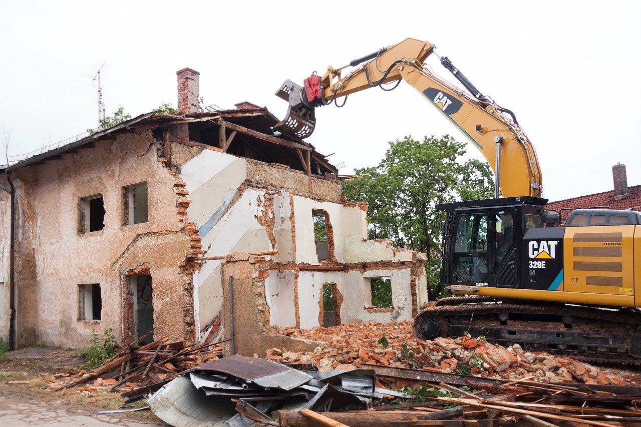 В Колпино сносят последние ветхие дома по программе реновации