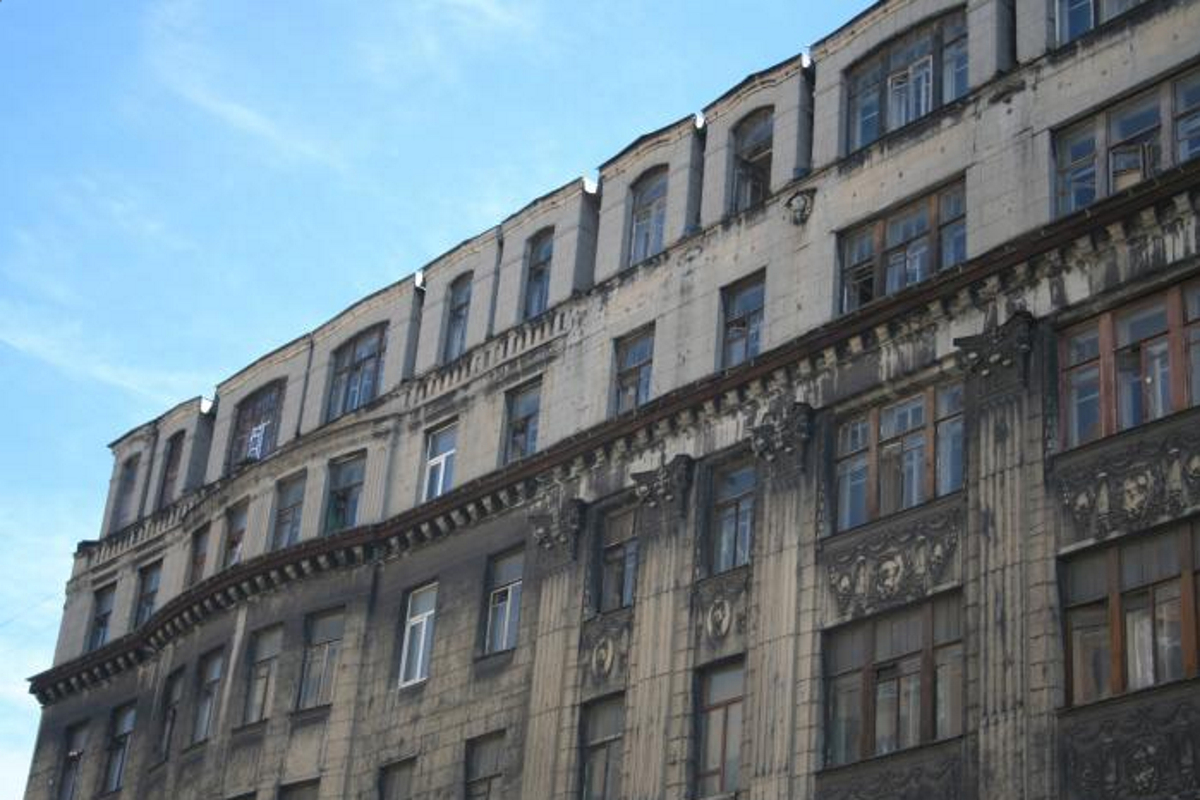 Аварийный дом Бредаля в Петербурге продадут почти за 100 млн рублей