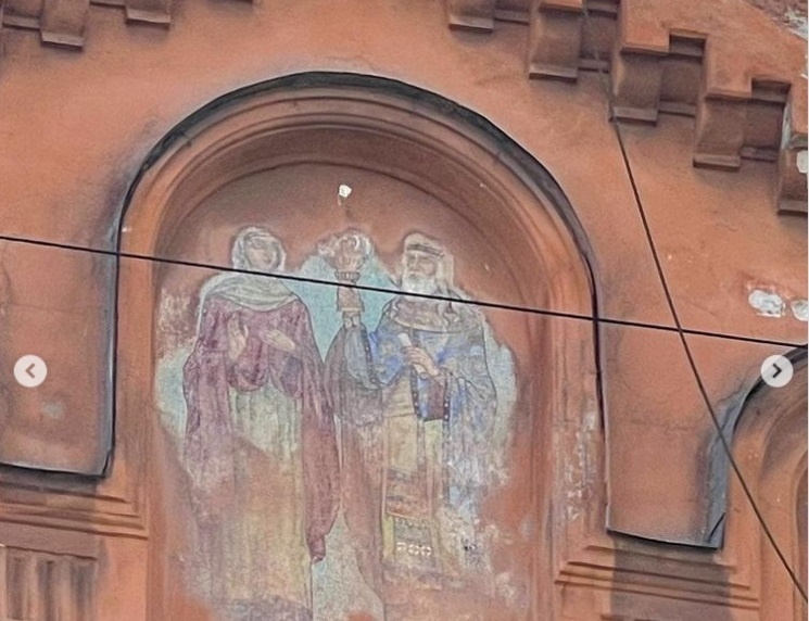 На Васильевском острове нашли старинную икону под слоем краски