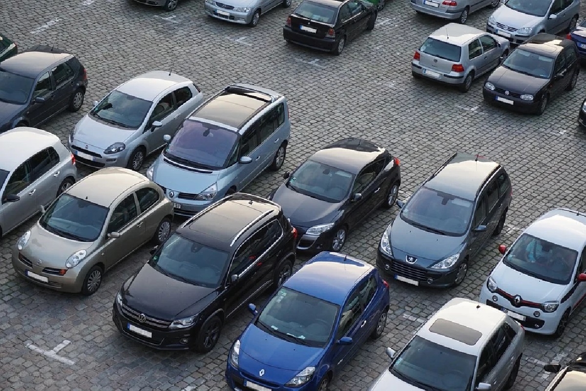 ГАТИ начала привлекать к административной ответственности за размещение автомобилей во дворах