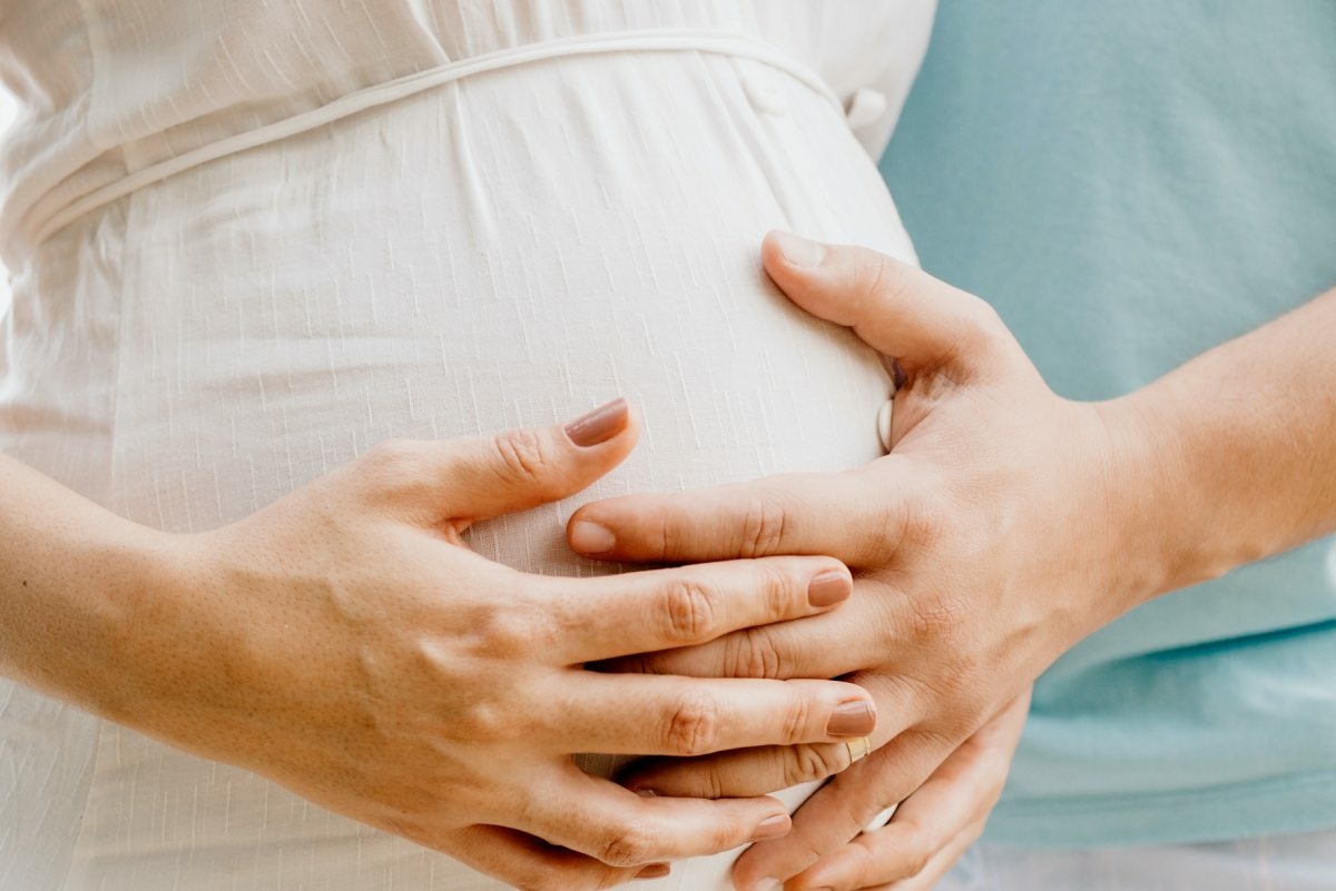 Минздрав предупредил невакцинированных беременных о риске осложнений