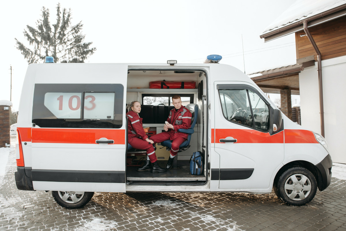 В Тосненскую районную больницу поступили 13 новых машин неотложной медицинской помощи