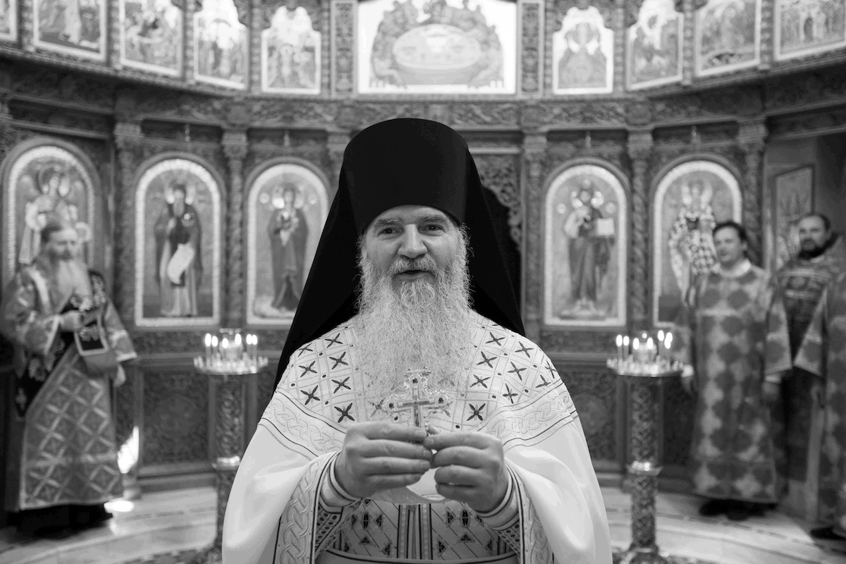 В Петербурге скончался от коронавируса запустивший в космос икону священник