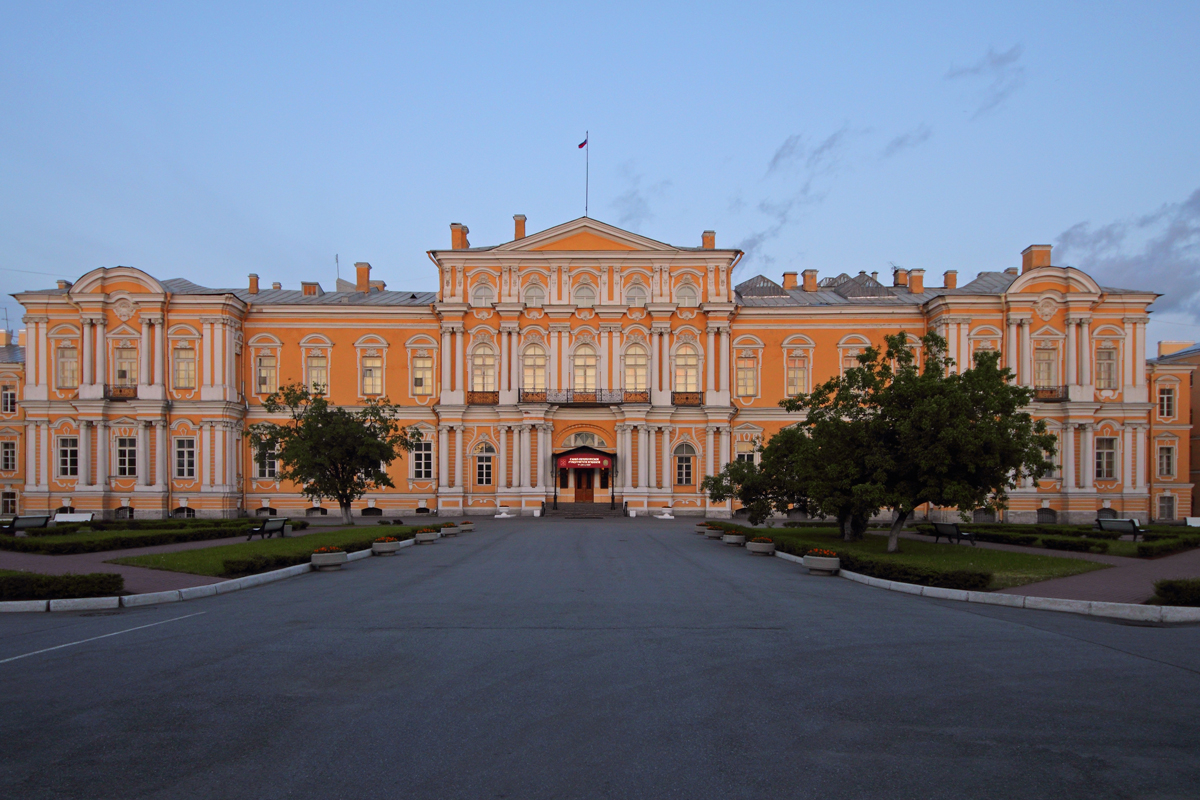 Суд в Петербурге нашел подрядчика для сноса флигеля Воронцовского дворца