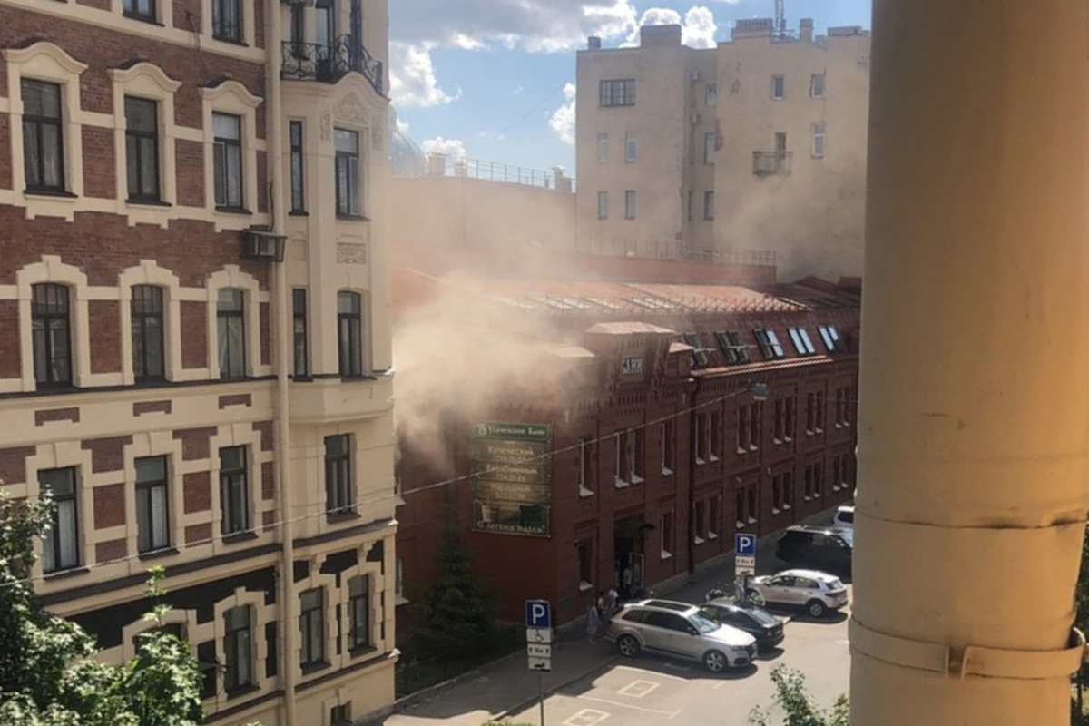 В Санкт-Петербурге произошел пожар в Усачевских банях