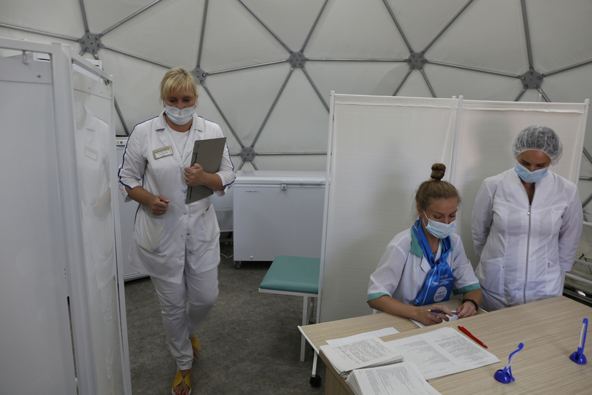 В Санкт-Петербург привезли 24 тысячи доз вакцины «Спутник Лайт»