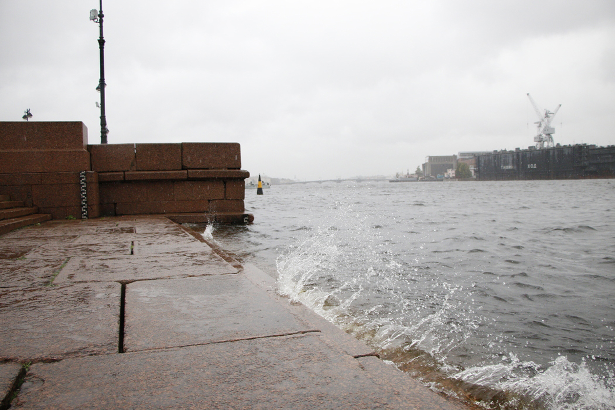 Неблагоприятная погода продлится в Петербурге до середины недели