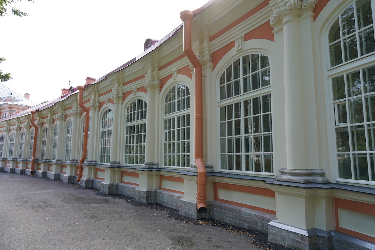 В Александро-Невской лавре отреставрировали фасады Семинарского корпуса