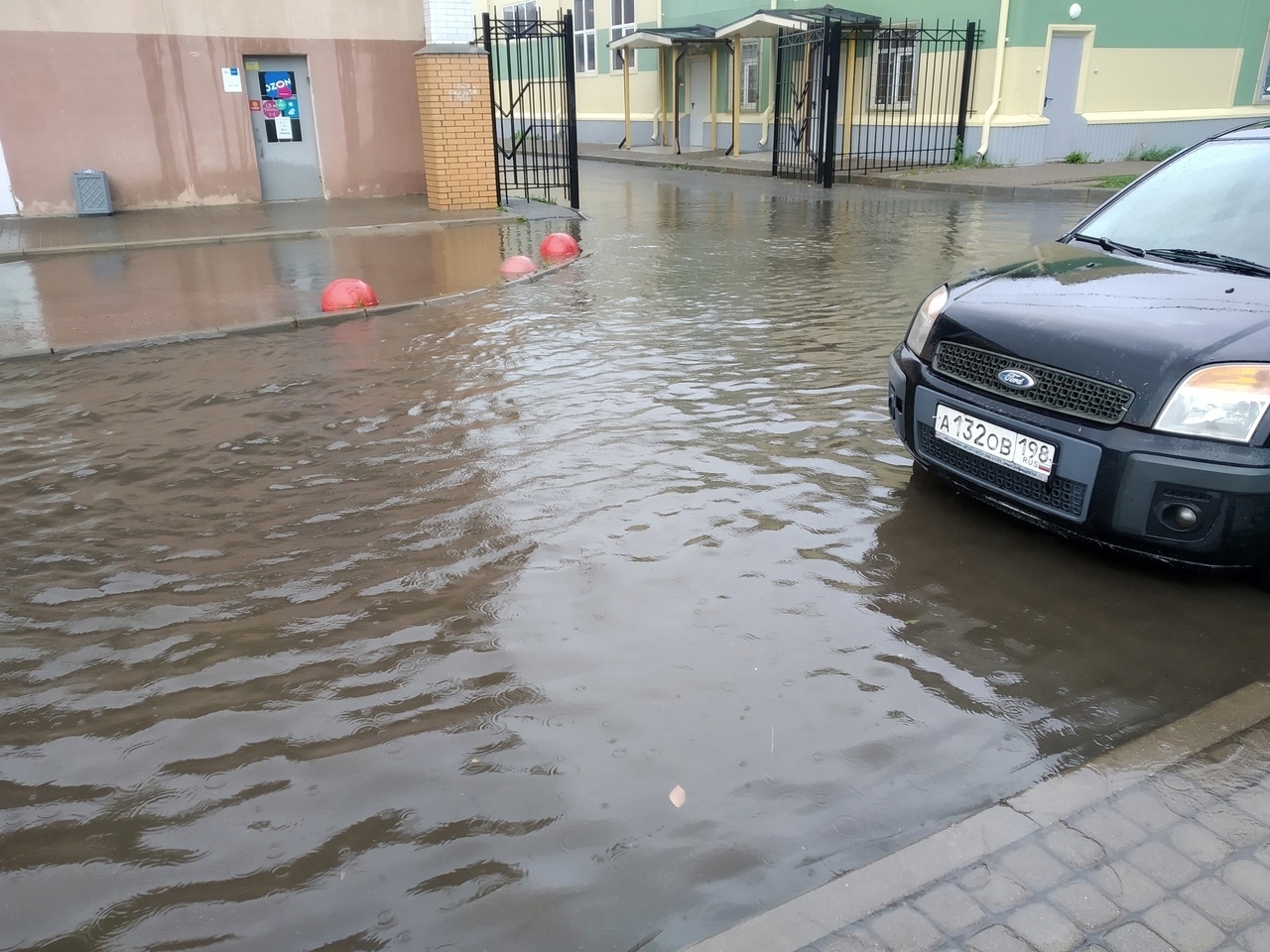 «Водоканал» назвал причину потопа в Пушкине