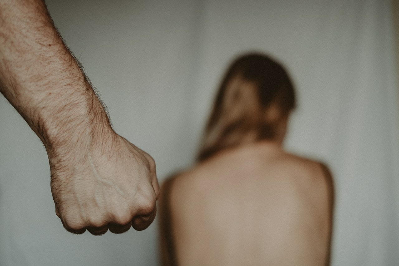 Заведующая детcадом в Невском районе обвинила сожителя в изнасиловании дочери