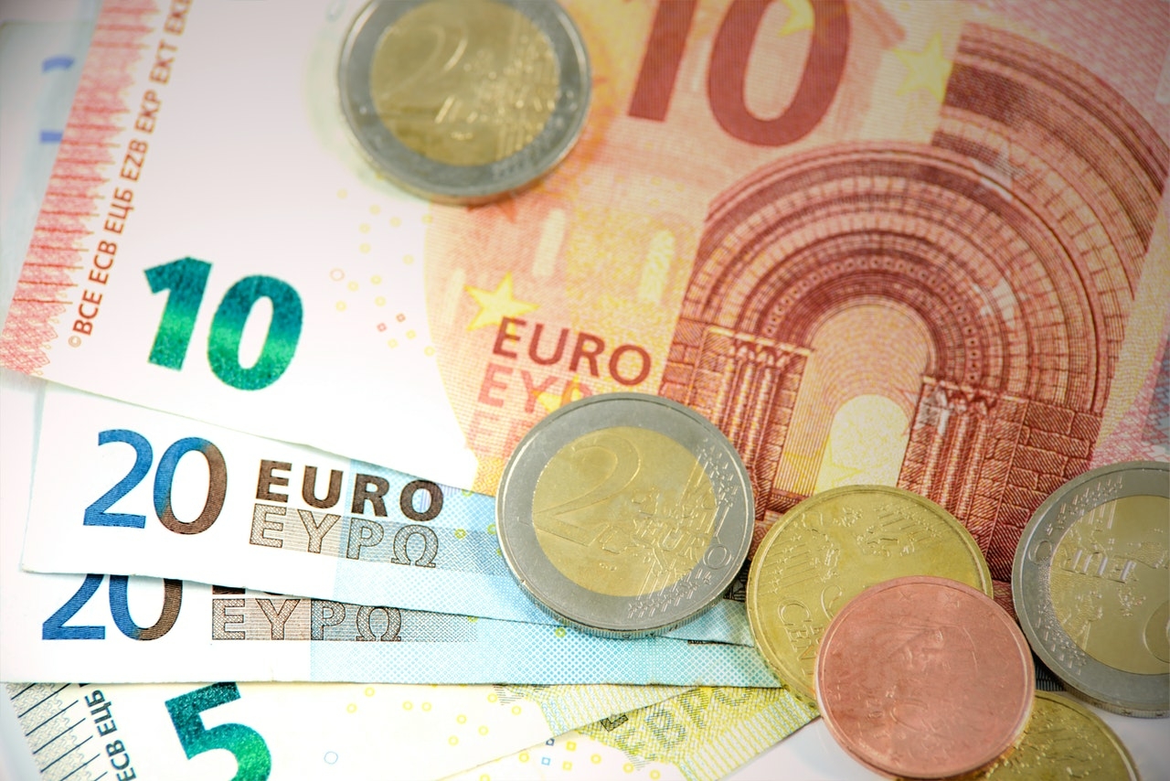 Эксперт рекомендовал экспортерам избавляться от евро