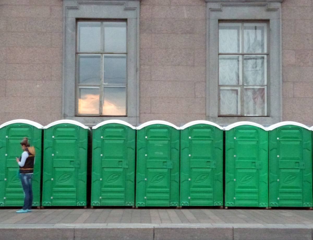 В Самаре по просьбам граждан установили общественный туалет в парке Гагарина
