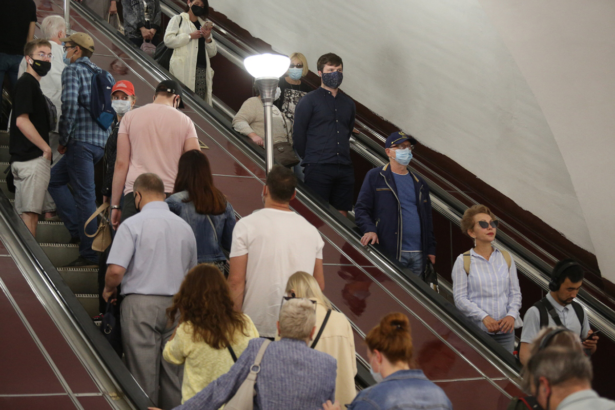 Интервалы движения поездов в метро Петербурга сократили из-за высокого пассажиропотока