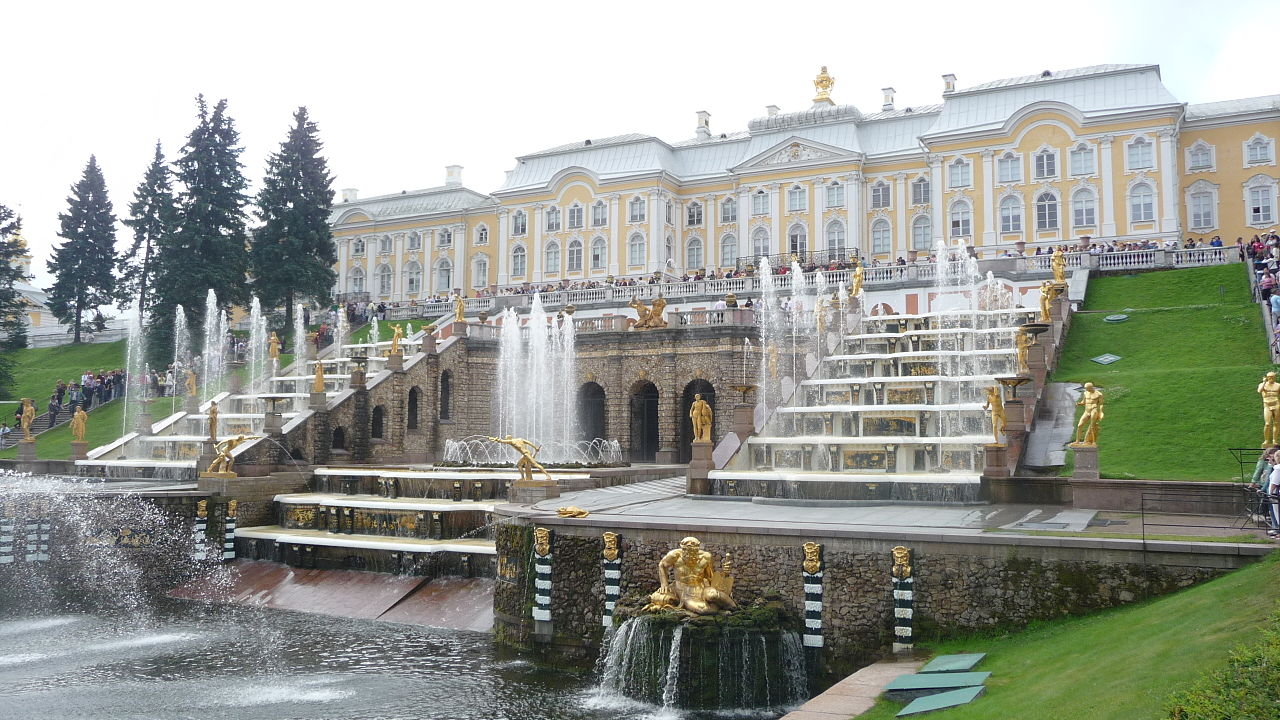 Имя дворец. Большой дворец в Петергофе (1747-1752). Петергоф в Санкт-Петербурге большой Петергофский дворец. Большой дворец в Петергофе Растрелли. Большой Петергофский дворец (1755 г.).