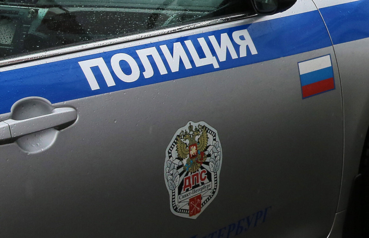 В Петербурге вооруженный пистолетом мужчина ограбил микрофинансовую компанию
