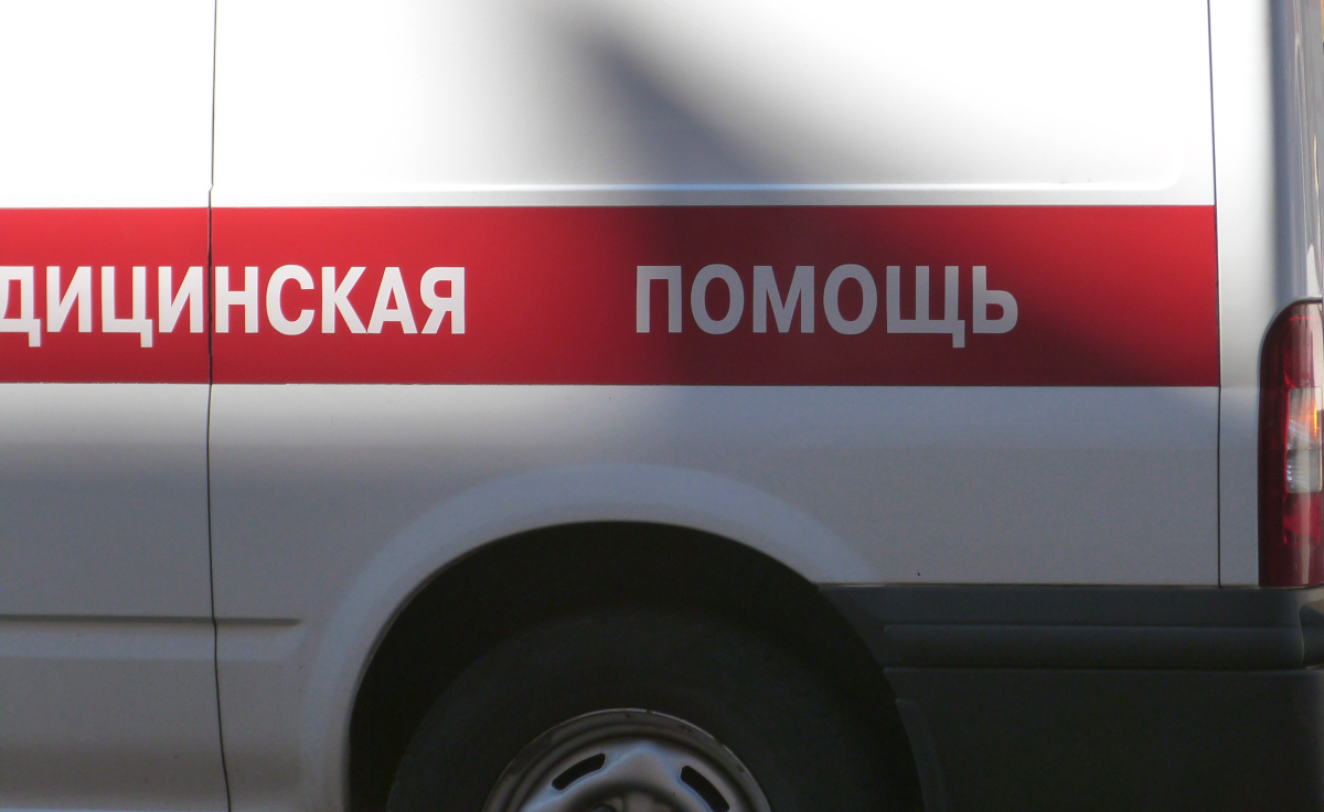 Школьник выпал из окна пятого этажа в Невском районе Петербурга