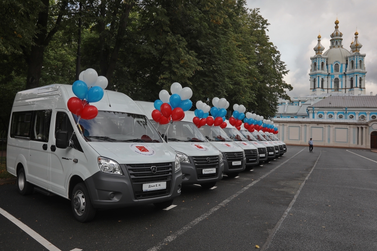 Получить бесплатный автомобиль смогут ещё больше многодетных семей  Ленобласти - АБН 24