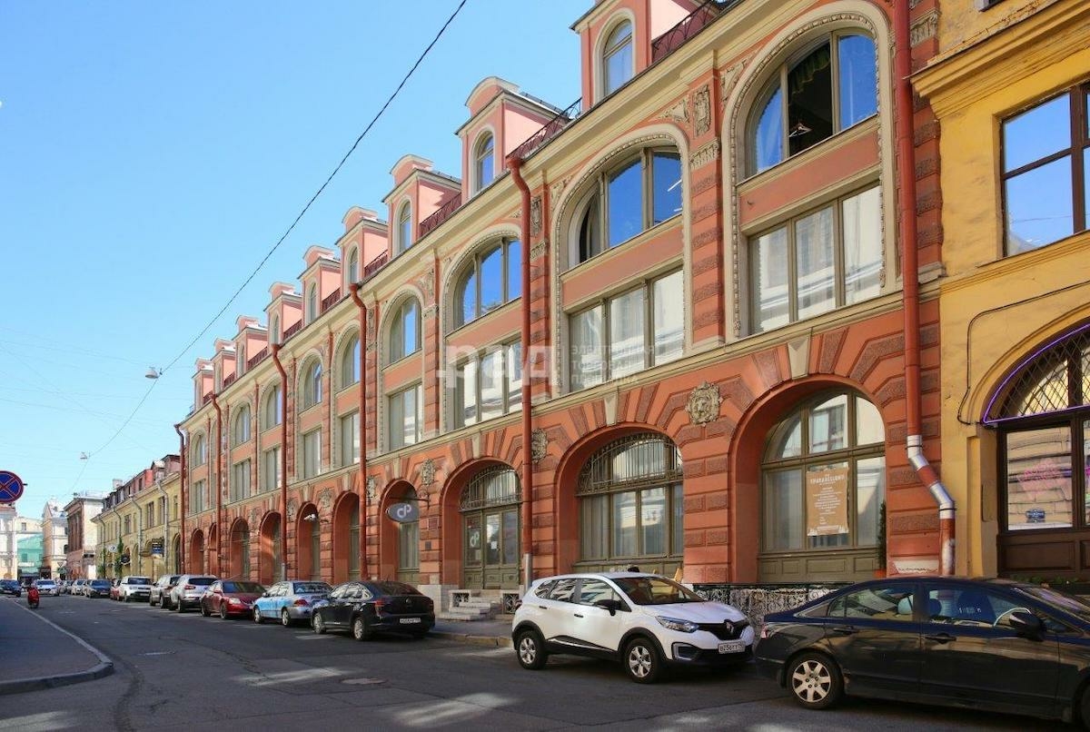 Бывший офис банка «Траст» в Банковском переулке продали за 214 млн рублей