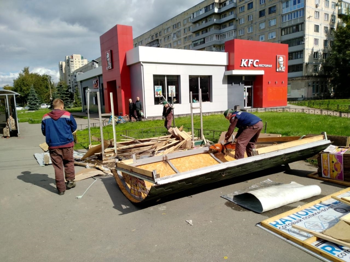 Незаконные павильоны демонтировали в Петербурге