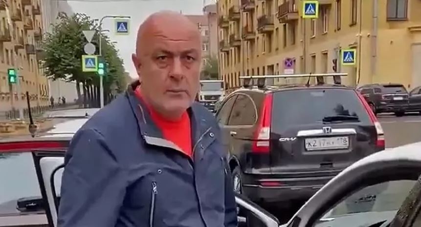 Водитель соцтакси в Петербурге напал на пенсионерку-инвалида