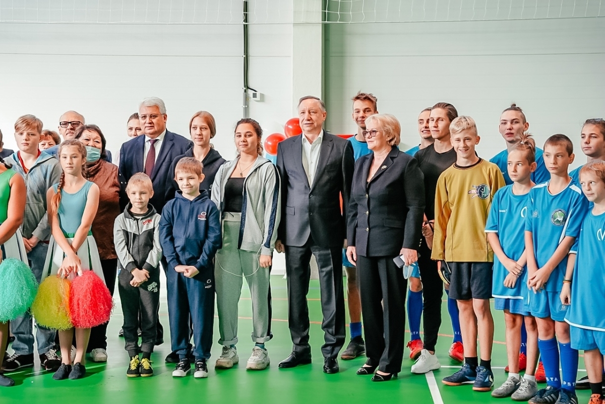 Дети-сироты поблагодарили Александра Беглова за новый спортивный комплекс
