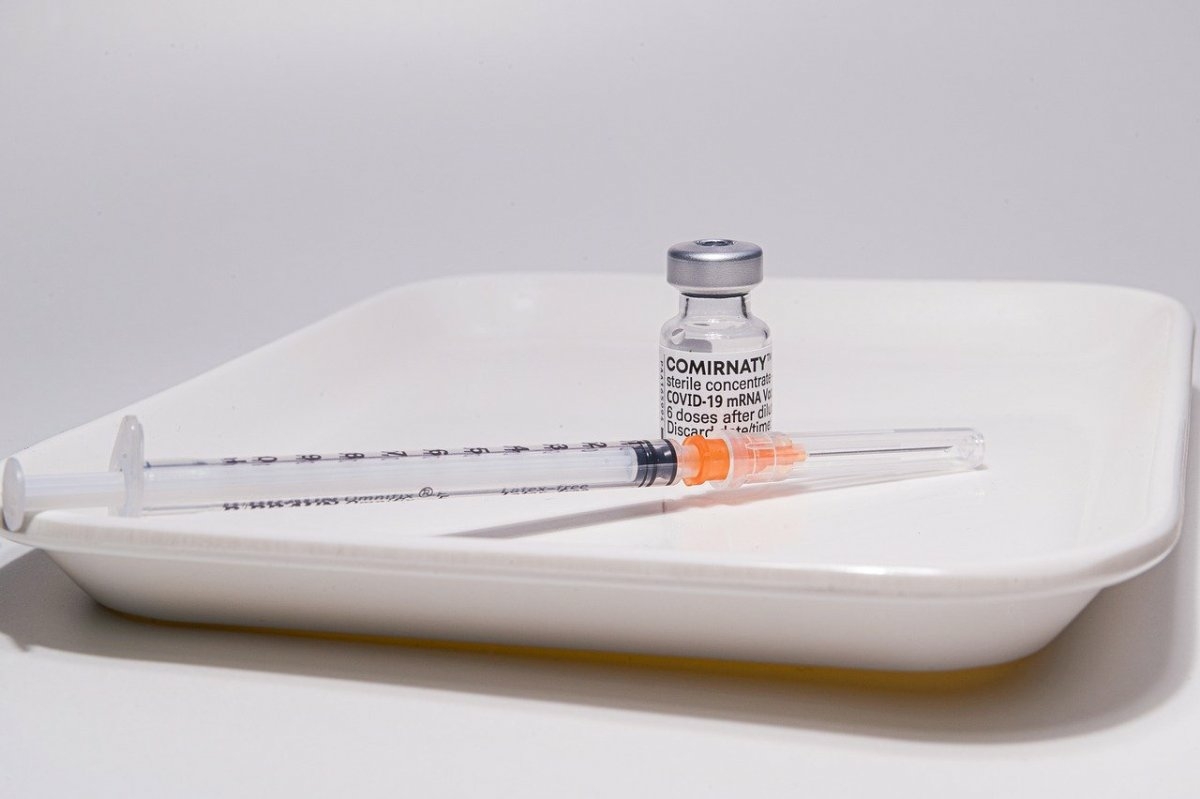 В Pfizer рассказали о сроках появления эффективной вакцины от «омикрона»