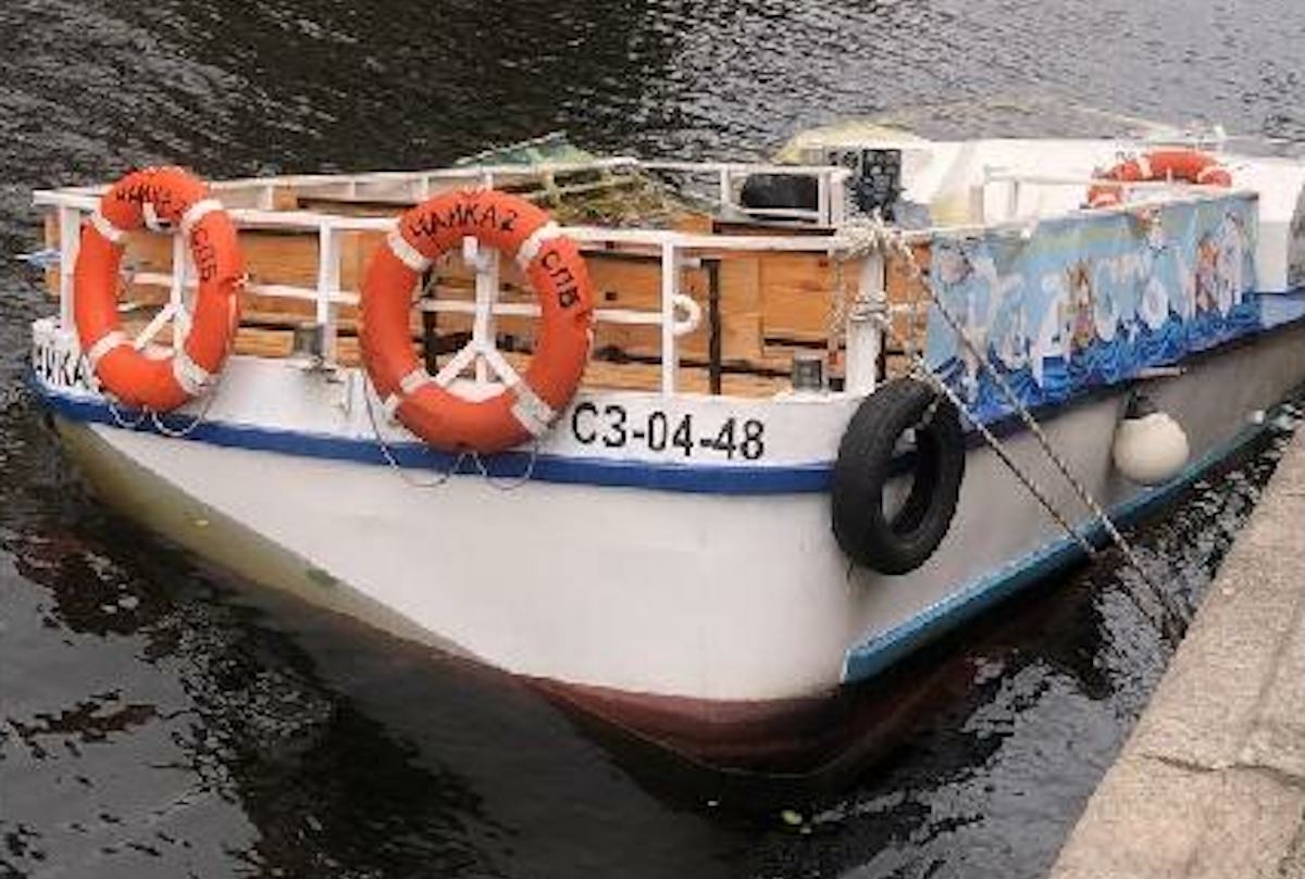 На канале Грибоедова в Петербурге затонул прогулочный катер
