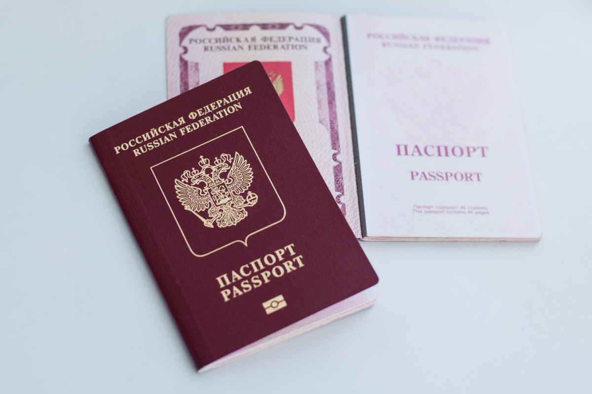 Петербуржцев обяжут предъявлять паспорт для подтверждения QR-кода