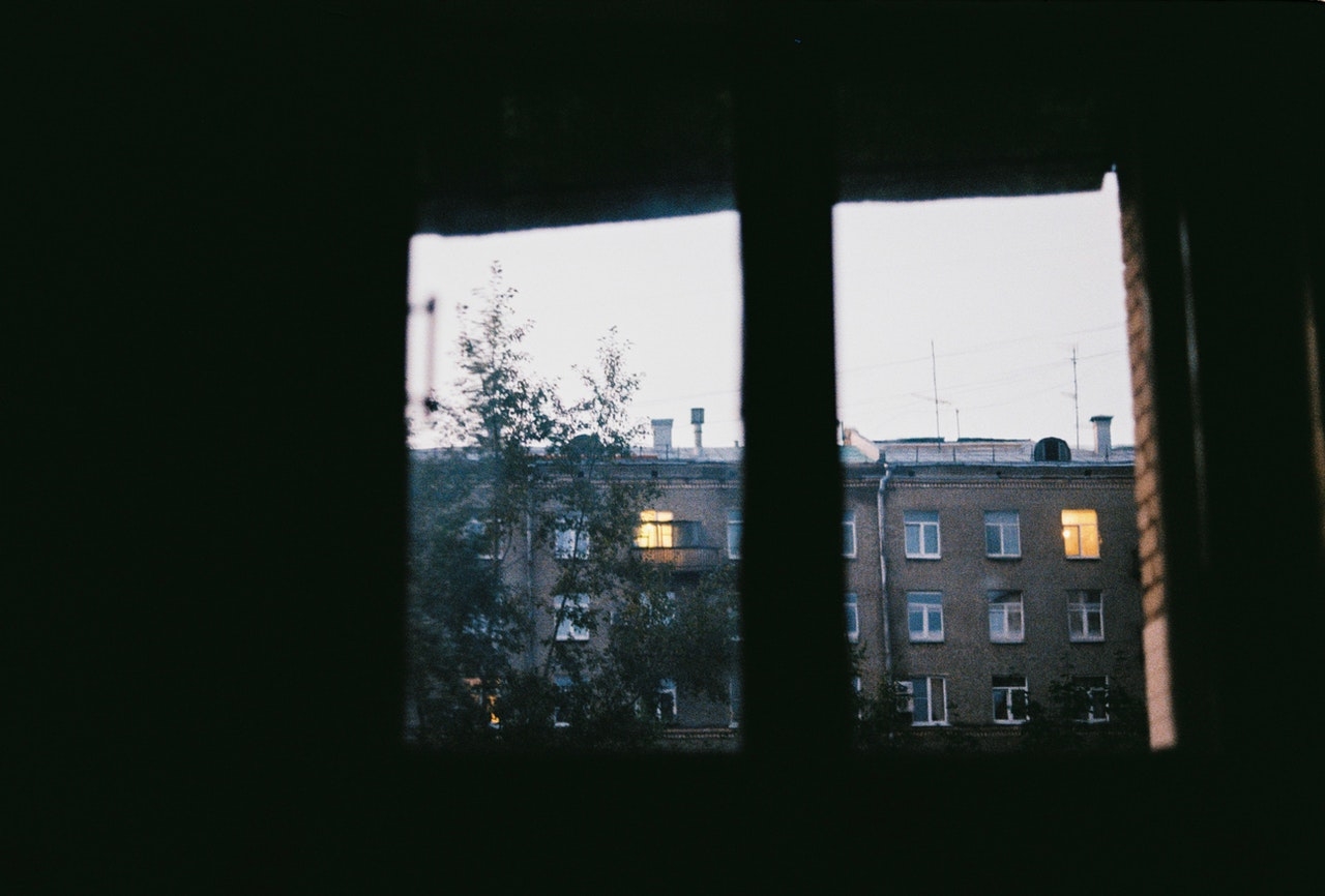 В Московском районе задержали мужчину, пытавшегося проникнуть в квартиру через окно