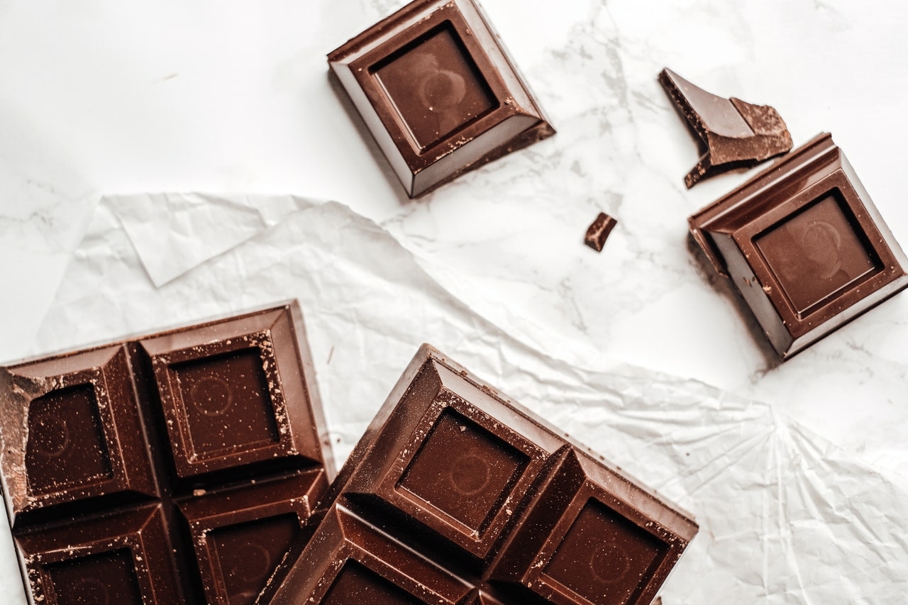 Диетолог рассказала об опасности употребления шоколада и конфет после 45 лет