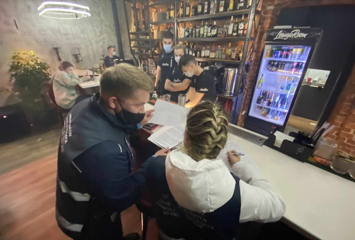 Петербургские чиновники закрыли шесть баров в начале локдауна