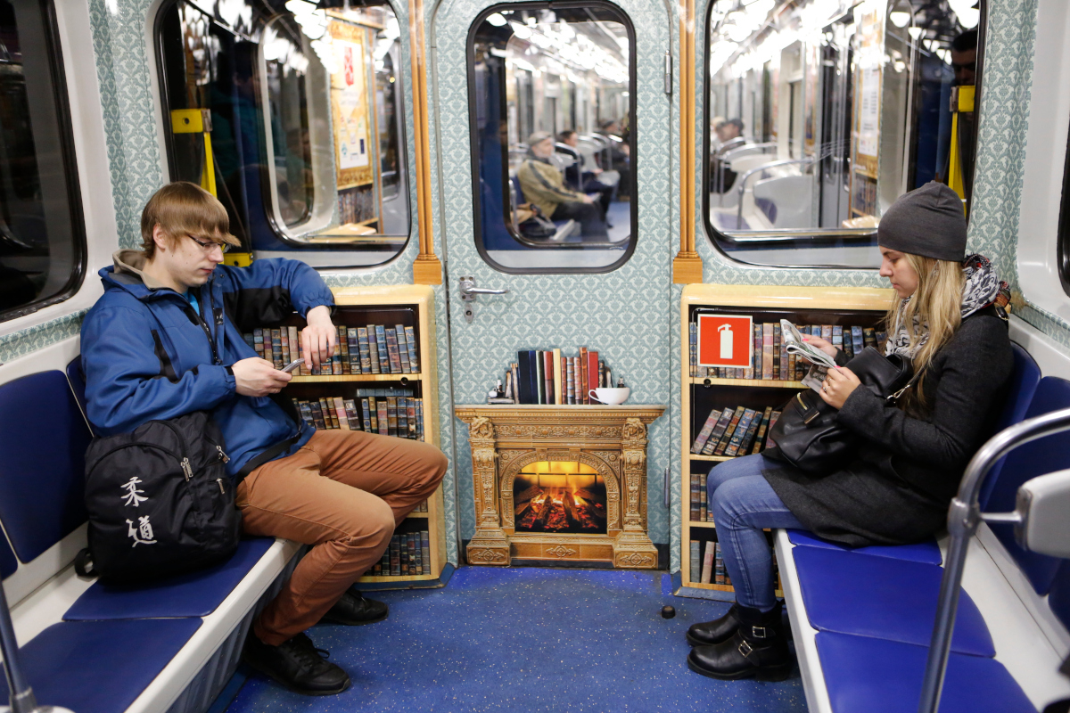 В петербургском метро начали штрафовать пассажиров без масок