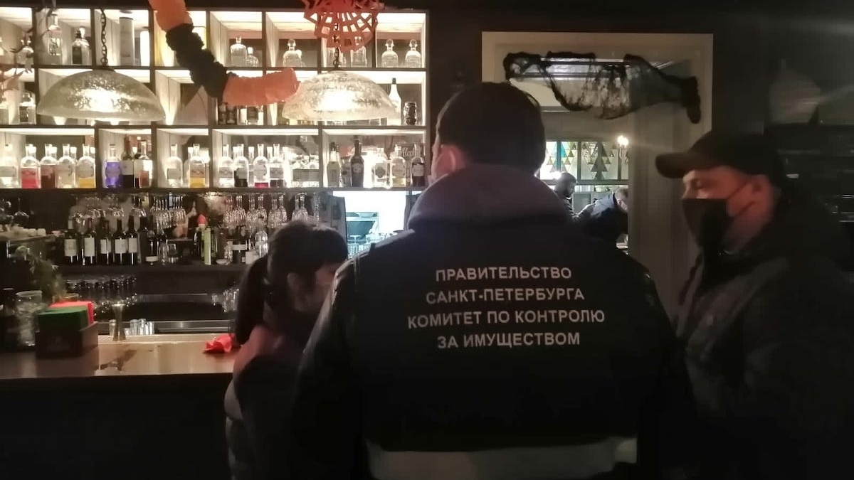 Шесть петербургских баров и ночных клубов закрыли за работу в локдаун