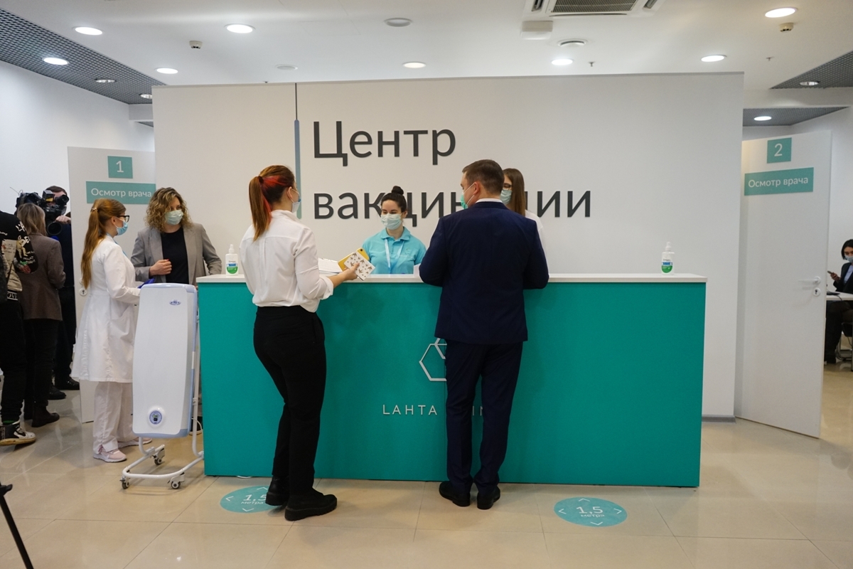 В России призвали приравнять сертификат вакцинации от коронавируса к паспорту