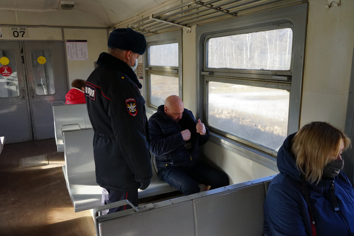 Петербургские железнодорожники призывают пассажиров соблюдать масочный режим
