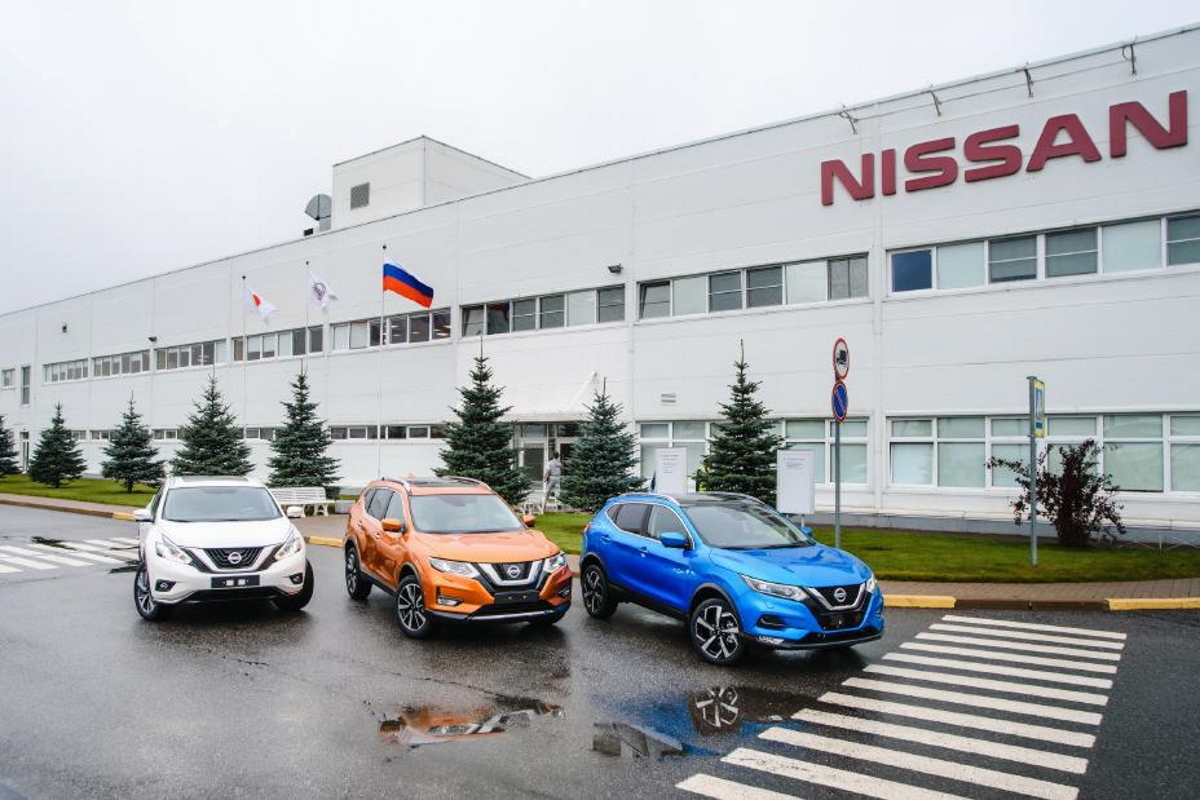 В Петербурге завод Nissan останется в простое до октября