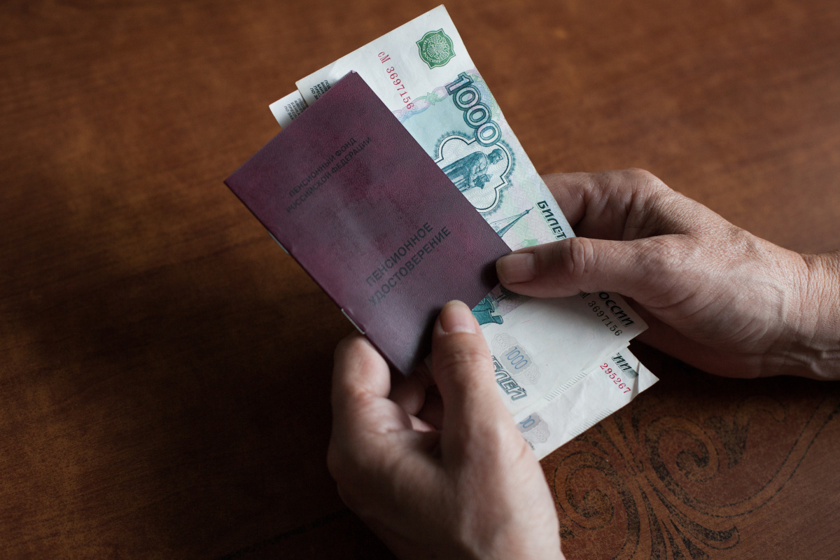 Пенсионерам пообещали надбавку до двух тысяч рублей уже в январе
