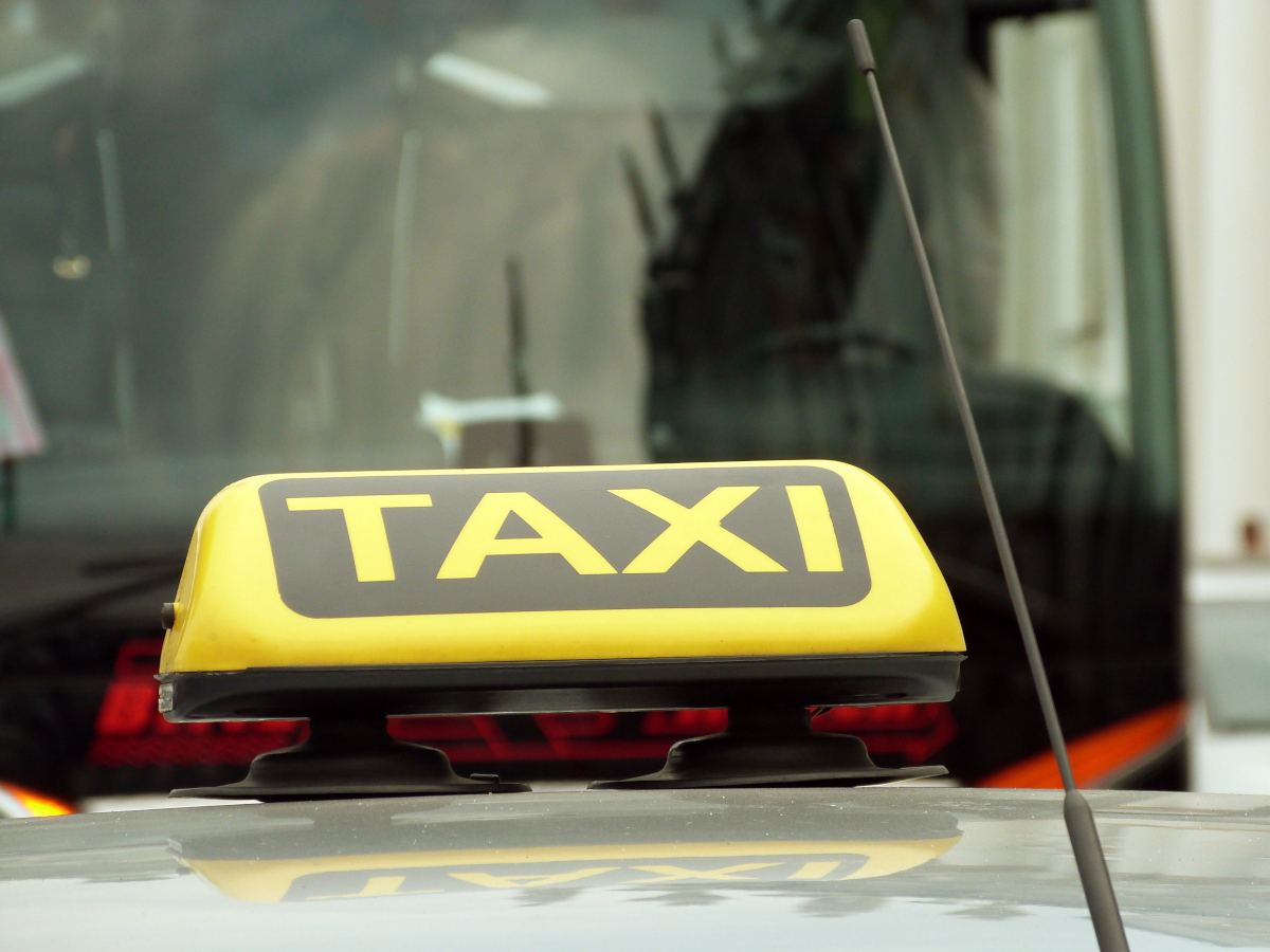 Россиян предупредили о росте цен на такси после Нового года