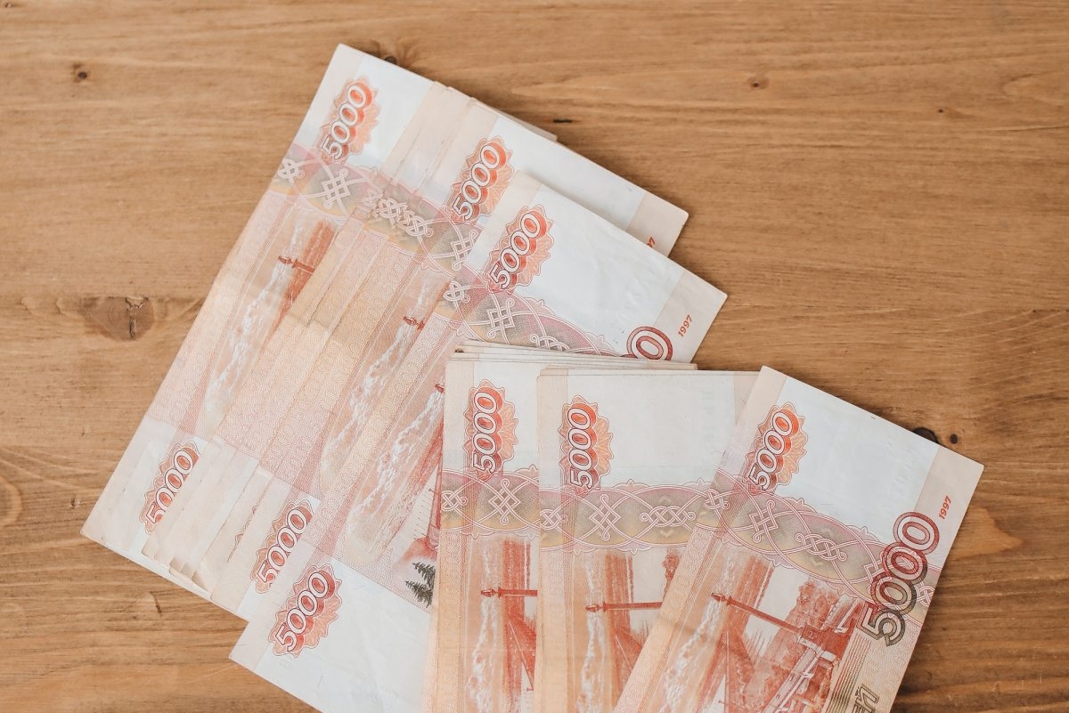 В 2020 году средняя зарплата российских чиновников выросла на 9,2%