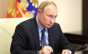 Путин предложил увеличить пенсии в России на 10 %